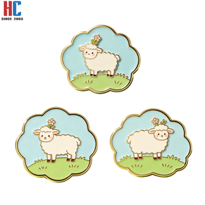 Épinglette en émail mignonne en forme de mouton avec fleur sur la tête, style Kawaii, fabrication sur mesure, 20 ans d'expérience en usine, badge animal - Product Image 1