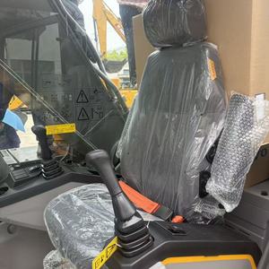 Godet de terrassement pour excavatrice Volvo EC220, construction robuste en métal noir - Product Image 4