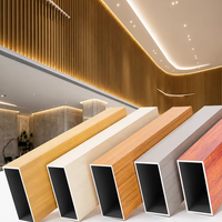 Système de plafond en aluminium courbé avec revêtement WPC, système de plafond linéaire en aluminium, imperméable et ignifuge pour aéroport, station de métro