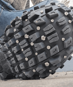 Sneakers Unisex con Suola Oversize a Battistrada di Pneumatico, Tacco Estremo da 15mm, con Borchie a Vite, Stile Consumato - Product Image 6