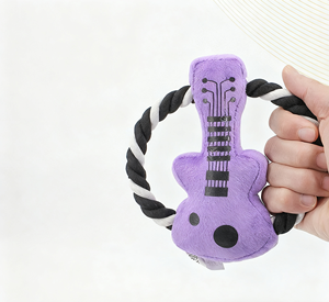 Juguete masticable para perros con forma de guitarra, resistente a mordeduras, cuerda de algodón para mascotas, juguete de peluche interactivo respetuoso con el medio ambiente, juguete chirriante para perros - Product Image 6