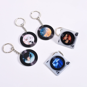พวงกุญแจอะคริลิคสั่งทำขายส่ง การ์ตูนอนิเมะ DIY ของที่ระลึกคอนเสิร์ตคนดัง จี้พวงกุญแจแบบกำหนดเองได้ - Product Image 1