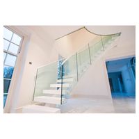 Marche d'escalier moderne Prima en mosaïque avec garde-corps en verre, motif coloré, design artistique pour boutiques, villas et escaliers de présentation