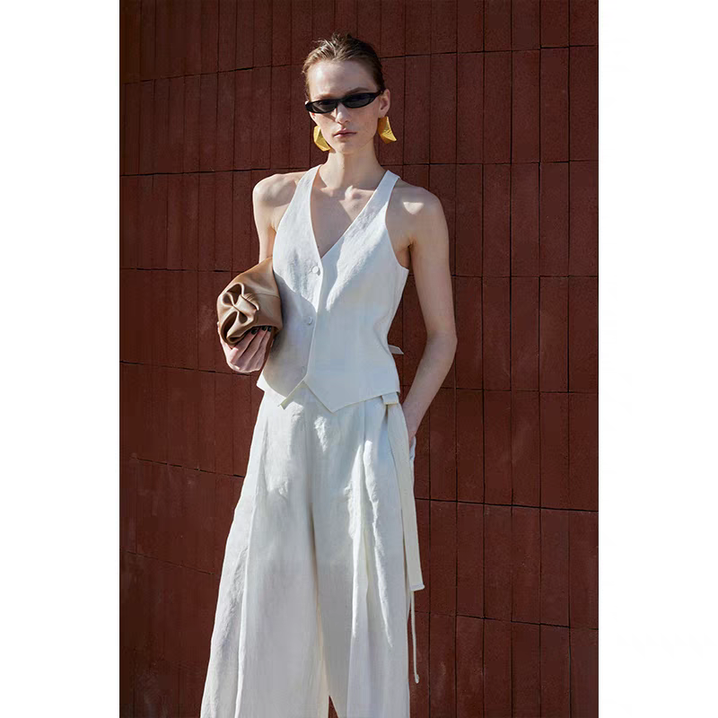 Completo tre pezzi bianco lino