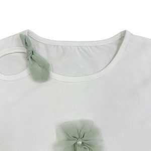 <span class=keywords><strong>T</strong></span>-<span class=keywords><strong>shirt</strong></span> da ragazza semplice con base <span class=keywords><strong>bianca</strong></span> e decorazioni verdi chiaro, stampa floreale 3D, lettere e fiocco, morbida, delicata sulla pelle e traspirante - Product Image 3