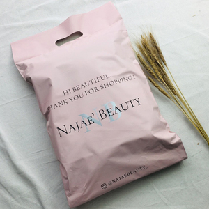 Sustainable Biodegradable Compostable Plastic Express Courier Postage <strong>Custom</strong> Logo <strong>Poly</strong> <strong>Mailers</strong> Mailing Bags With Die Cut Handle - Product Image 3