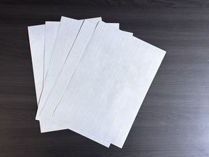 Film blanc écologique moderne avec fibres de renforcement <span class=keywords><strong>sur</strong></span> papier kraft <span class=keywords><strong>enduit</strong></span> d'aluminium pour l'<span class=keywords><strong>isolation</strong></span> thermique des toits - Product Image 2
