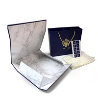 Boîte à abaya en carton pliable de couleur bleu marine avec sacs, logo en or estampé, ensemble complet d'emballage en tissu