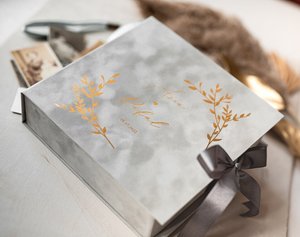 Livre d'or personnalisé de luxe pour la mariée et le marié, boîte cadeau en velours gris, feuilles de jeux de mots pour mariage, boîtes de conseils de mariage avec ruban - Product Image 1