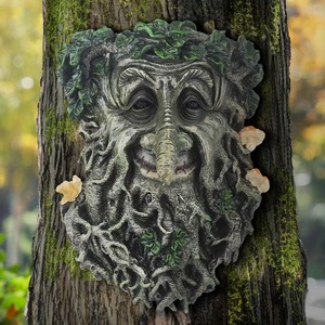 Sculpture murale en résine d'esprit d'arbre fantastique, sculpture de <span class=keywords><strong>troll</strong></span> artisanale recouverte de mousse avec couronne de vigne, décoration extérieure élégante - Product Image 2
