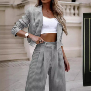Ensemble de costume décontracté rayé pour femme, blazer gris à fines rayures, pantalon droit, manches classiques, tissu polyester K-1503 - Product Image 2