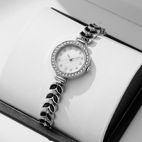 Montre en quartz écologique de style sirène colorée pour femmes, avec boîtier en alliage de zinc et design incrusté de diamants