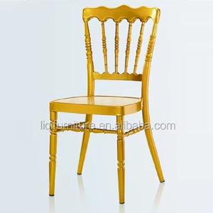 Chaises <span class=keywords><strong>de</strong></span> mariage en aluminium empilables dorées Château Chiavari QL-D138 - Product Image 1