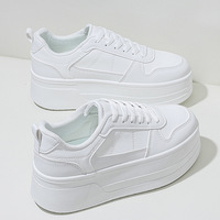 Vente en gros de chaussures de sport blanches à semelles épaisses pour femmes