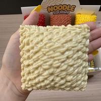 Jouet anti-stress souple en forme de bloc de nouilles instantanées, avec son froissé, en TPR, pour soulager le stress, jouet de simulation alimentaire, jouet de décompression