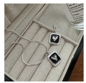 S925 เงินสเตอร์ลิง สไตล์เกาหลี ดีไซน์เฉพาะตัว จี้รูปหัวใจด้านข้าง เรียบง่าย แฟชั่น เครื่องประดับบุคลิกภาพ ขายส่ง - Product Image 1