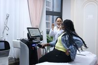 Système professionnel de dépilation par refroidissement à la glace 755 808 1064 Diode Lase Hair Removal Machine