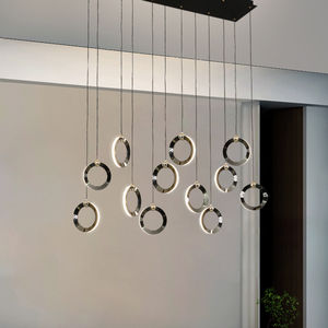 Lámpara de araña de escalera larga con diseño de anillo posmoderno, luz colgante para pasillo de ático, luz colgante negra Simple para sala de estar, comedor - Product Image 1