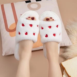 Gran oferta 2025, zapatilla suave bordada con corazón rojo, zapatilla de felpa de piel resistente al desgaste para interior y hogar de Invierno para mujer - Product Image 2
