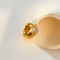 Neuer Modischer Breiter Zirkon-Edelstein-Ring mit Glatter Geometrischer Form aus Edelstahl mit 18k Gold Beschichtung Zertifizierter Schmuck