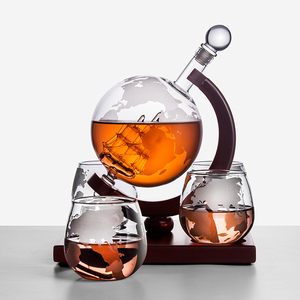 Vente chaude 2023, carafe à whisky <span class=keywords><strong>globe</strong></span> de 850 ml faite à la main, ensemble de carafe à whisky, carte du monde, verre borosilicate classique avec base en bois - Product Image 3