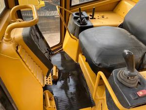 Bulldozer CAT D4G Usado, Modelo 2023, Motor de 90HP, Capacidad de Aplicación de Aserrín de 8.6m, Componentes Hidráulicos Certificados, 15000KG - Product Image 4