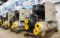 Yüksek Verimli Tek Vidalı Soğutucu 1224KW R134a Su Soğutmalı Ticari HVAC Endüstriyel Merkezi Ünite