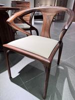 Chaise de salle à manger minimaliste de style chinois en bois de bouleau massif, accoudoirs et dossier en mousse haute densité, design multifonctionnel pour la maison