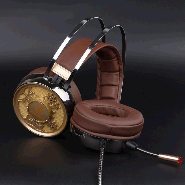 Over-Ear Gaming Headphones 3D Surround Sound 2.4m Cord Light-Emitting Design for Computer Sports Use