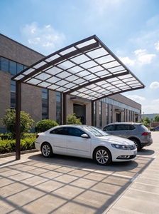 Système de carport métallique robuste avec structure résistante au vent pour applications de stationnement commercial - Product Image 2