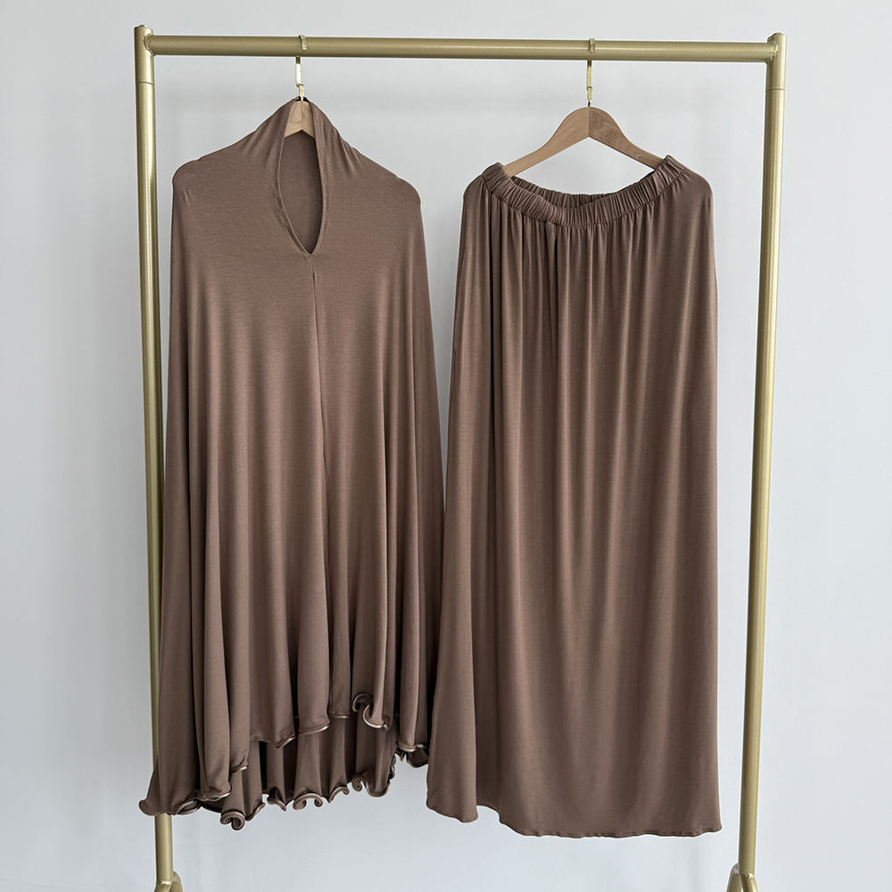 สีน้ำตาล