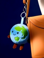 Porte-clés en peluche Terre souriante mignonne, pendentif de sac en forme de planète en peluche douce, jouet de dessin animé créatif, cadeau pour amis et enfants