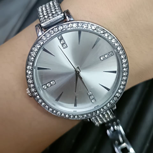 Montre pour femmes élégante et à la mode en gros, avec des index en diamant, cadran en verre simple, montre à quartz, style rétro, montre pour femmes - Product Image 3