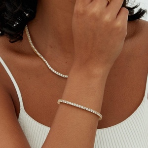 Bracelet à breloques géométriques en alliage de luxe plaqué or 4 mm avec zircon, étanche, pour usage quotidien, bijoux de mode pour femmes et hommes, vente en gros, le plus vendu - Product Image 3