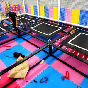 Aire de jeux intérieure tendance sur le thème violet avec trampoline, toboggan et parcours d'obstacles interactif pour centre de divertissement pour enfants - Product Image 3