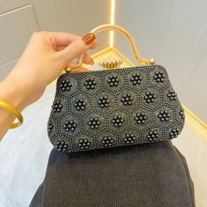 Sac de soirée élégant pour femme avec perles, chaîne, bandoulière, pochette perlée, sac à main pour mariage, sac à poignée supérieure avec fleurs en perles - Product Image 1