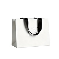 Sac en papier épais de luxe imprimé sur mesure avec poignée flexible et ruban, sac cadeau