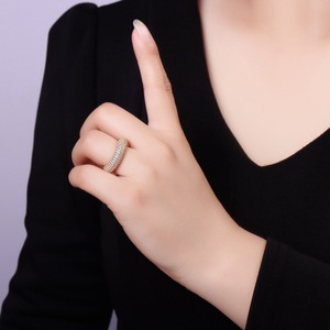 Bague en argent sterling S925 pavée de zircons, modèle 2026, très tendance, pour femme, luxueuse, polyvalente, bicolore, pour banquets - Product Image 3