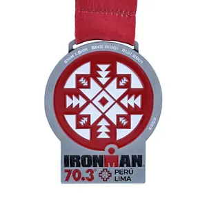 Medali olahraga berenang hadiah atletik kustom Ironman Duathlon medali Triathlon dengan tali penyandang