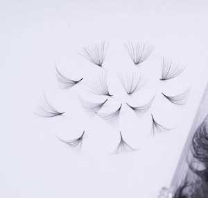 Extensions de cils synthétiques de luxe faites à la main, volume intense, noires, pré-fabriquées 18D/1000, emballage en vrac pour usage professionnel en beauté - Product Image 1