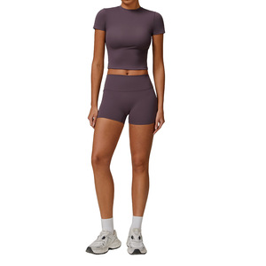 เซชวง โยคะ เซ็ตชุดสตรีเสื้อครอปกางเกงขาสั้นสีทึบเอวสูง 2 ชิ้นชุดคอกลมแขนสั้นชุดออกกำลังกาย TZ8886 - Product Image 1