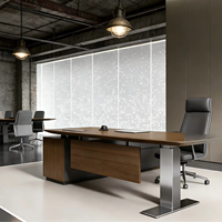 Bureau de direction moderne et durable en bois massif avec tiroir de rangement pour les partenaires de la société d'avocats et les conseillers seniors