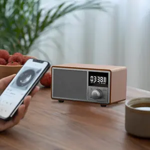 Altoparlante Bluetooth con orologio FM in legno retrò portatile con suono di alta qualità di vendita diretta in fabbrica