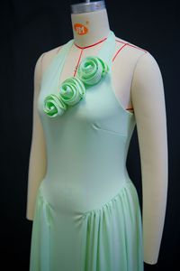 เดรสยาวทรงเข้ารูปผู้หญิงแบบใหม่ ดีไซน์เซ็กซี่ สายคล้องคอ แต่งผ้าต่อกัน พร้อมดีเทลผูกโบว์ แฟชั่น - Product Image 5