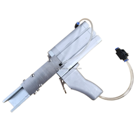 Installateur automatique pneumatique de doigts pour plumeuse de volailles, pour ligne d'abattage, construction en acier