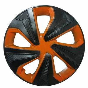 Deux couleurs <span class=keywords><strong>13</strong></span> 14 15 <span class=keywords><strong>pouces</strong></span> couverture de volant de voiture noir et argent <span class=keywords><strong>enjoliveurs</strong></span> de direction couvre-volant chauffant en PP ou ABS - Product Image 4