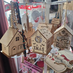 Maison en <span class=keywords><strong>bois</strong></span> découpe ornements arbre <span class=keywords><strong>de</strong></span> noël maison <span class=keywords><strong>de</strong></span> bricolage en <span class=keywords><strong>bois</strong></span> avec cordes ensemble <span class=keywords><strong>de</strong></span> puzzle 3d - Product Image 6