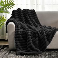 Vente en gros de couvertures en fausse fourrure noire sur mesure, 60 x 80 pouces, super douces, imperméables, écologiques, lavables en machine, tricotées à 100%