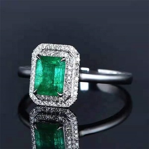 Classique européen <span class=keywords><strong>diamant</strong></span> bijoux en pierres précieuses avec <span class=keywords><strong>prix</strong></span> 18k or 0.85ct naturel vert vif émeraude <span class=keywords><strong>bague</strong></span> pour les femmes - Product Image 3