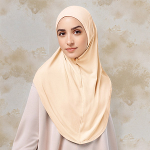 Nuovo Hijab Istantaneo in Jersey Tinta Unita, Pezzo Unico Facile da Indossare per Donne Musulmane, Disponibile all'Ingrosso in 2 Colori - Product Image 4
